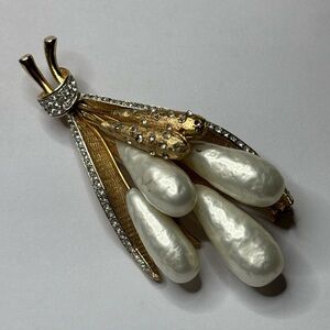 Vintage “Lilly of the Valley” goldtone pin!